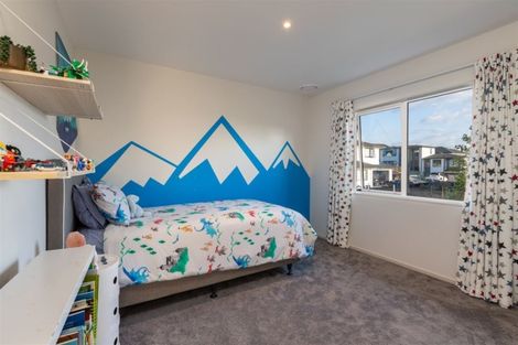 Photo of property in 14 Kahu Close, Orewa, 0931