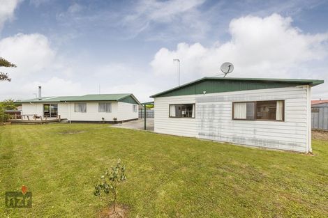 Photo of property in 26 Cumberland Place, Kelvin Grove, Palmerston North, 4414