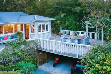 Photo of property in 7 Opou Road, Titirangi, Auckland, 0604