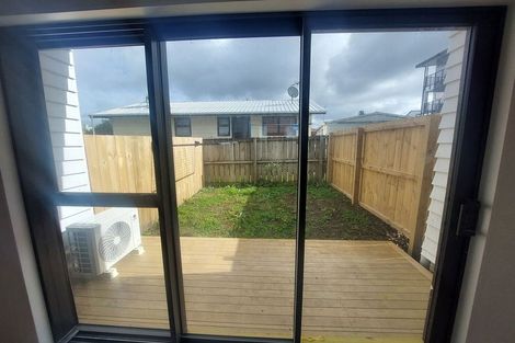 Photo of property in 12/3226 Great North Road, New Lynn, Auckland, 0600