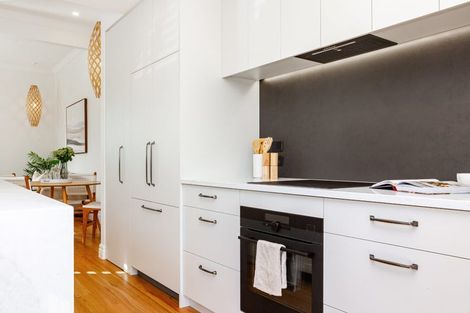 Photo of property in 2-4 Caroline Street, Mount Victoria, Wellington, 6011