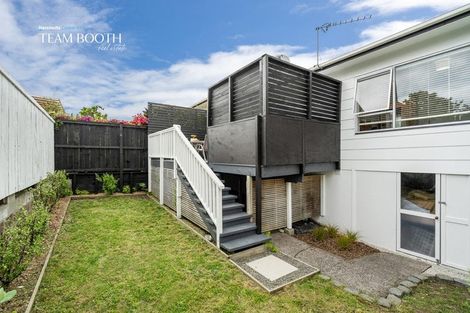 Photo of property in 3a/2 Kirrie Avenue, Te Atatu South, Auckland, 0610