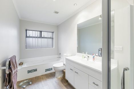 Photo of property in 28 Riverside Road, Orewa, 0931