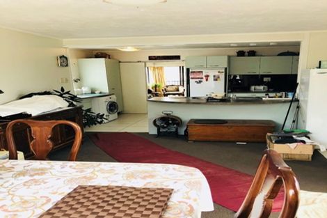 Photo of property in 9 Humphrey Kemp Avenue, Henderson, Auckland, 0612