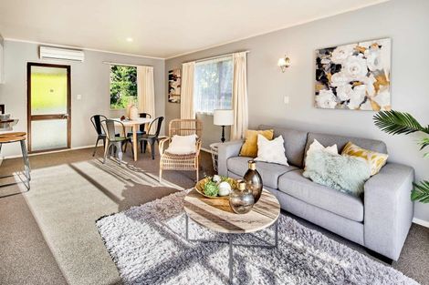 Photo of property in 72b Newlands Road, Newlands, Wellington, 6037