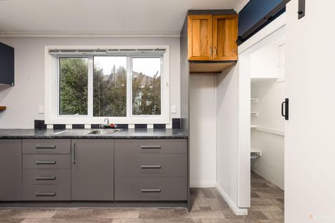 Photo of property in 12 Rhodes Street, Waimate, 7924
