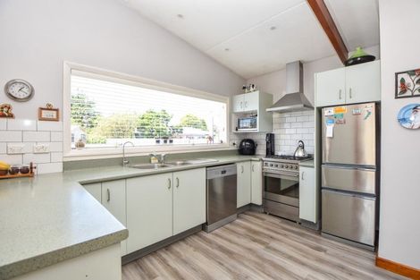 Photo of property in 22 Victoria Street, Carterton, 5713