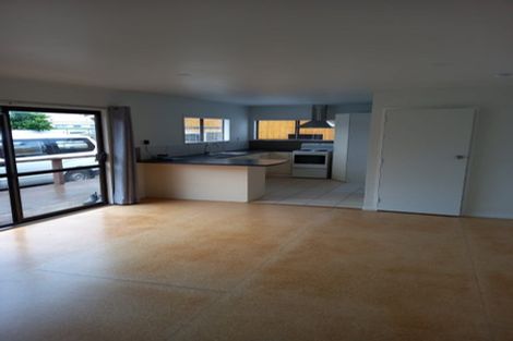 Photo of property in 65 Himatangi Street, Himatangi Beach, Foxton, 4891