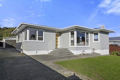 Photo of property in 40 Momona Street, Wainuiomata, Lower Hutt, 5014