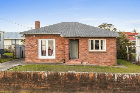 Photo of property in 4 Fruitvale Road, New Lynn, Auckland, 0600