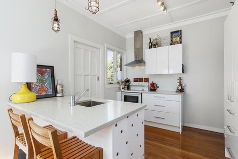 Photo of property in 4 Fruitvale Road, New Lynn, Auckland, 0600