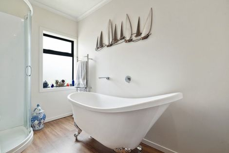 Photo of property in 7 Kathleen Place, Rainbow Point, Taupo, 3330