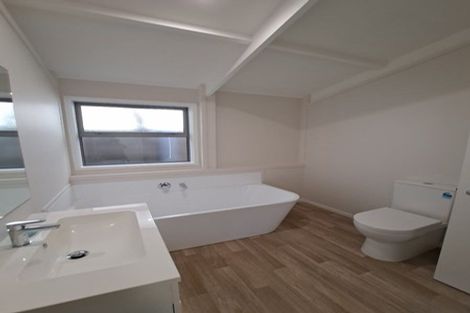 Photo of property in 62 Seaview Road, Marfell, New Plymouth, 4310
