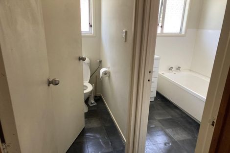 Photo of property in 102 Kemp Road, Massey, Auckland, 0614