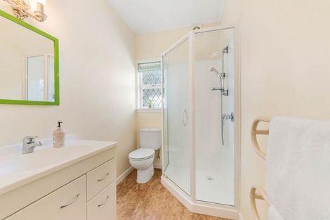 Photo of property in 68 Matipo Road, Te Atatu Peninsula, Auckland, 0610