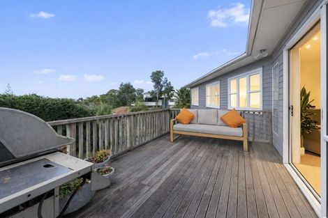 Photo of property in 1/5 Camelot Place, Glenfield, Auckland, 0629
