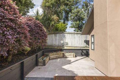 Photo of property in 128 Hillcrest Drive, Kelvin Grove, Palmerston North, 4414