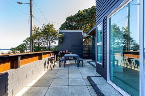 Photo of property in 394 The Esplanade, Island Bay, Wellington, 6023