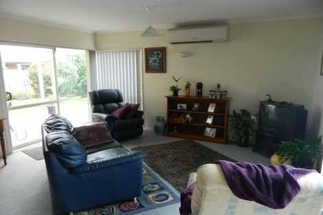 Photo of property in 41a Riverstone Road, Te Atatu Peninsula, Auckland, 0610