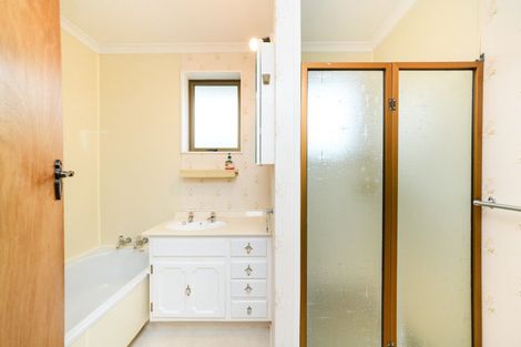 Photo of property in 1a Lowestoft Place, West End, Palmerston North, 4412