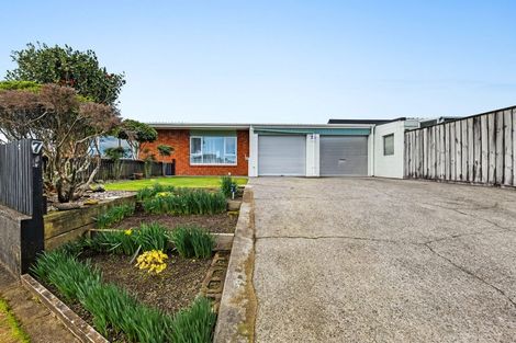Photo of property in 7 Kamahi Place, Inglewood, 4330