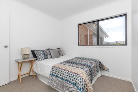 Photo of property in 8 Bosun Place, Te Atatu Peninsula, Auckland, 0610