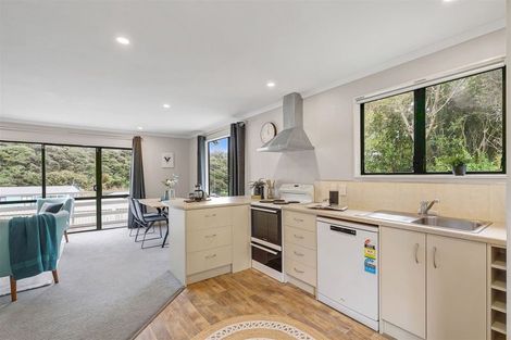 Photo of property in 64 Omapere Street, Whitby, Porirua, 5024