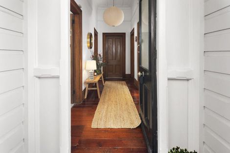 Photo of property in 18 Porritt Avenue, Mount Victoria, Wellington, 6011