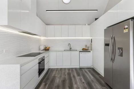 Photo of property in 22 Cairnbrae Court, Northcross, Auckland, 0632