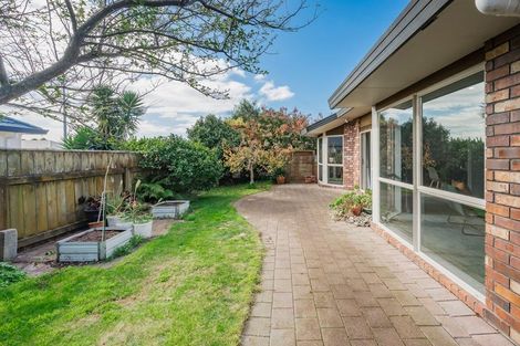 Photo of property in 122 Guildford Drive, Paraparaumu Beach, Paraparaumu, 5032