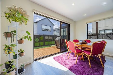Photo of property in 16 Cara Avenue, Kumeu, 0810
