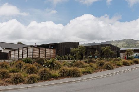 Photo of property in 9 Kaiwaru Place, Waikanae, 5036