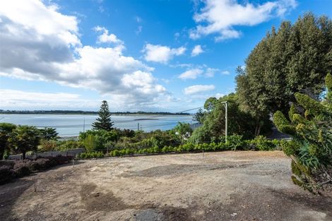 Photo of property in 4 The Brae, Mount Pleasant, Christchurch, 8081