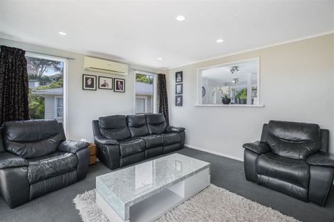 Photo of property in 45 Turville Crescent, Newlands, Wellington, 6037