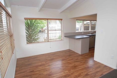 Photo of property in 1/40 Woodstock Road, Forrest Hill, Auckland, 0620