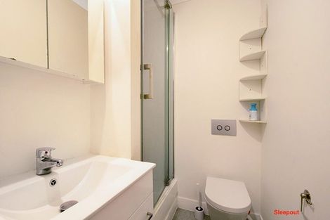 Photo of property in 18 Sherwood Avenue, Te Atatu South, Auckland, 0610