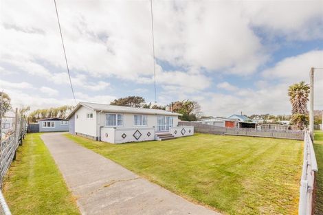 Photo of property in 1938 Parewanui Road, Parewanui, Bulls, 4894