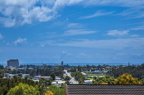 Photo of property in 1/73 Ocean View Road, Hillcrest, Auckland, 0627