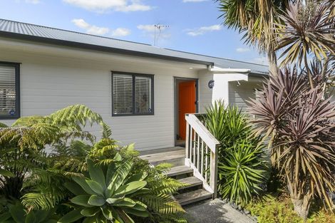 Photo of property in 17 Longview Rise, Massey, Auckland, 0614