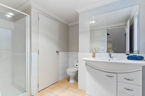 Photo of property in 4 Aldon Lane, The Gardens, Auckland, 2105