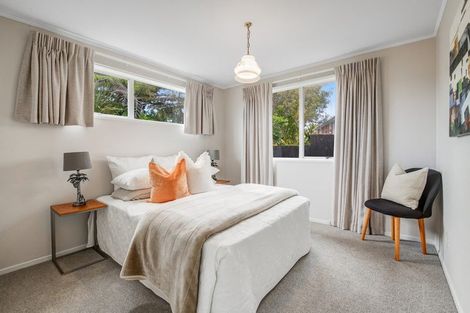 Photo of property in 1 Wanita Place, Totara Vale, Auckland, 0629