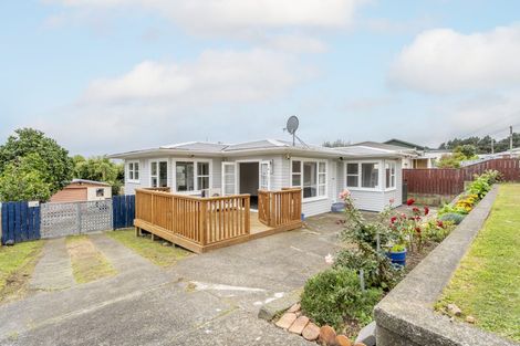 Photo of property in 73 Driver Crescent, Cannons Creek, Porirua, 5024
