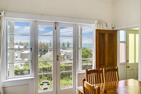 Photo of property in 2 Kowhai Road, Bluff Hill, Napier, 4110