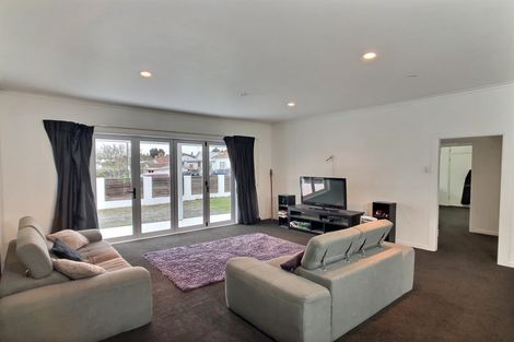 Photo of property in 3 Francis Drake Street, Waipukurau, 4200