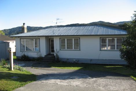 Photo of property in 42 Petrie Street, Wainuiomata, Lower Hutt, 5014