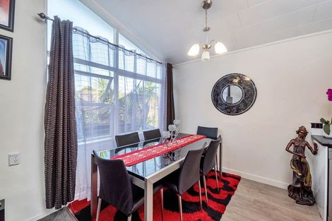 Photo of property in 33 Huruhuru Road, Massey, Auckland, 0614