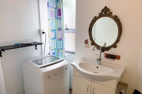 Photo of property in 1/92 Lake Road, Northcote, Auckland, 0627