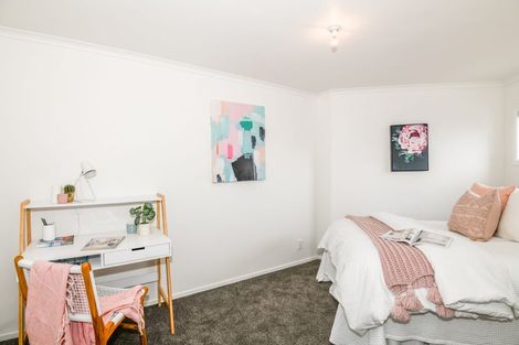 Photo of property in 75 Dress Circle, Newlands, Wellington, 6037