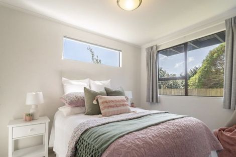 Photo of property in 44 Colchester Crescent, Newlands, Wellington, 6037