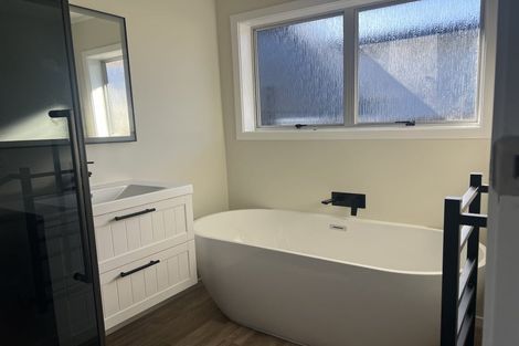 Photo of property in 33a Russleigh Drive, Dinsdale, Hamilton, 3204
